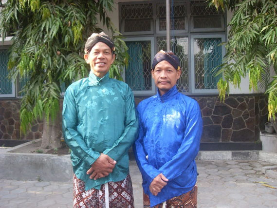 Baju Adat Jawa Gagrag Ngayogyakarta - BAJUKU